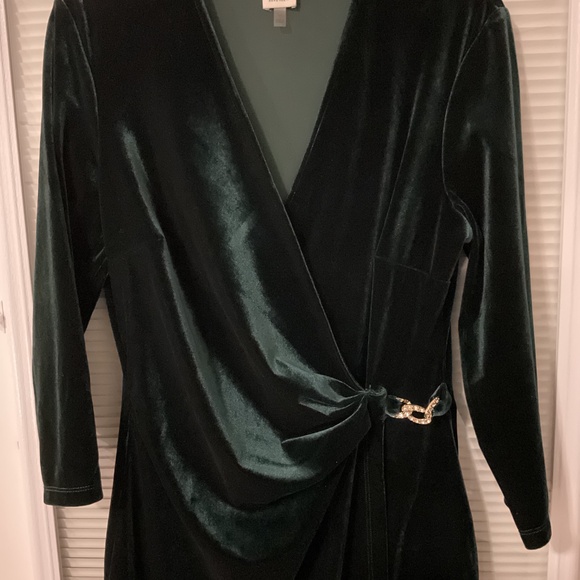 Anne Klein Emerald Green Velvet Cocktail Dress, Size 10 - Picture 3 of 6